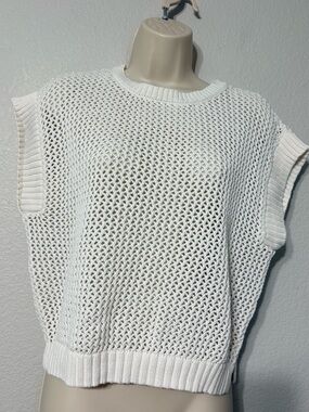 CeCe Open-Knit Lightweight Cotton Sleeveless Pull Over Sweater Vest in Cream. S